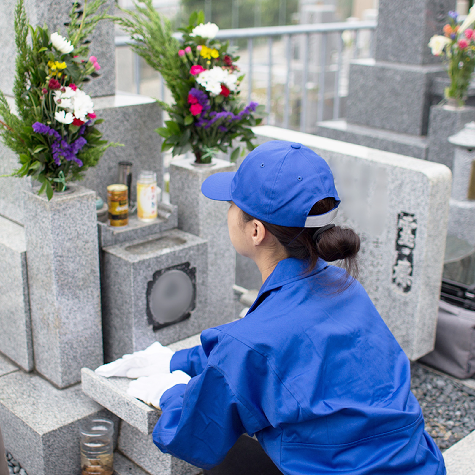 大切なお墓も責任を持って清掃します